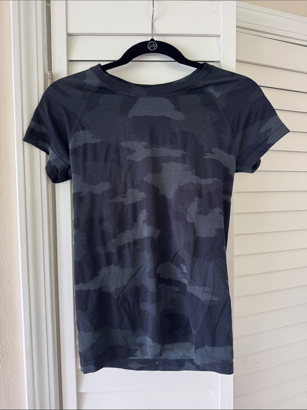 Athleta camo workout top